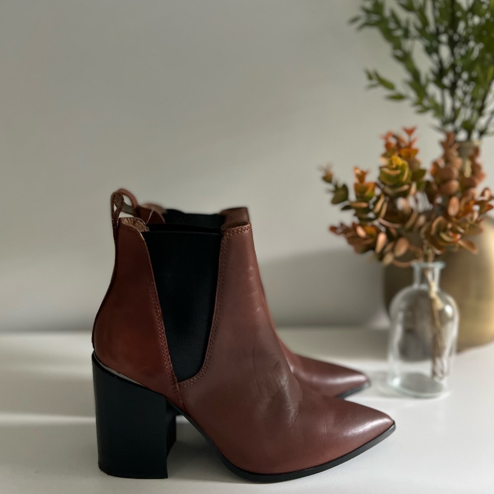 Steve Madden Cognac/Mahogany & Black Booties US Women’s Size 7. Good Condition